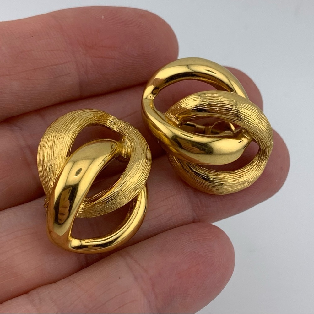 NAPIER Chunky Double Loop Earrings Polished Textured Screw Back VTG 1980s 1-1/8"